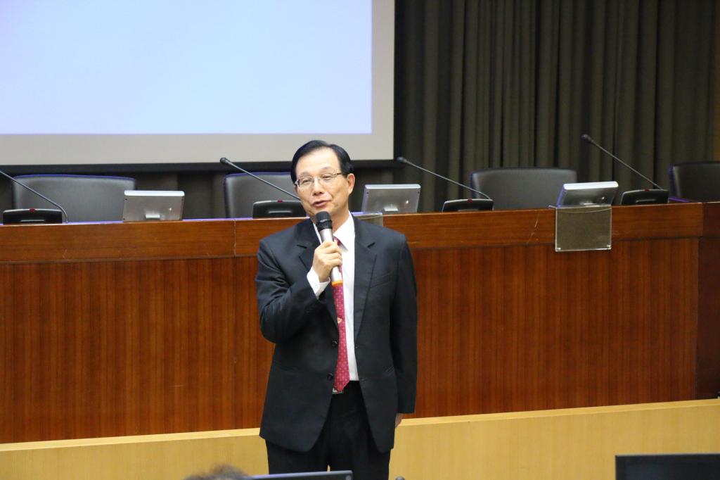 台湾地区前教育部长吴清基博士做报告