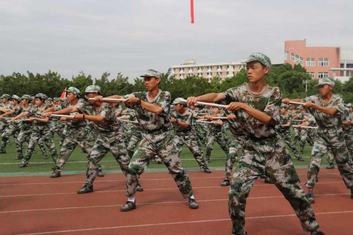 江阳城建职业学院军训图片