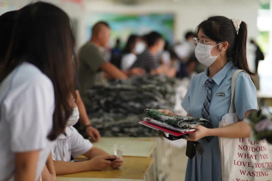 广州城建职业学院校服图片